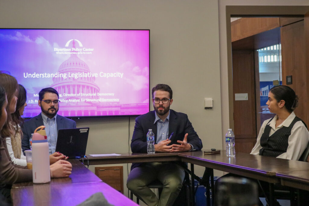 Thien Rackey » Visiting Fellows discuss structural democracy with SAB members